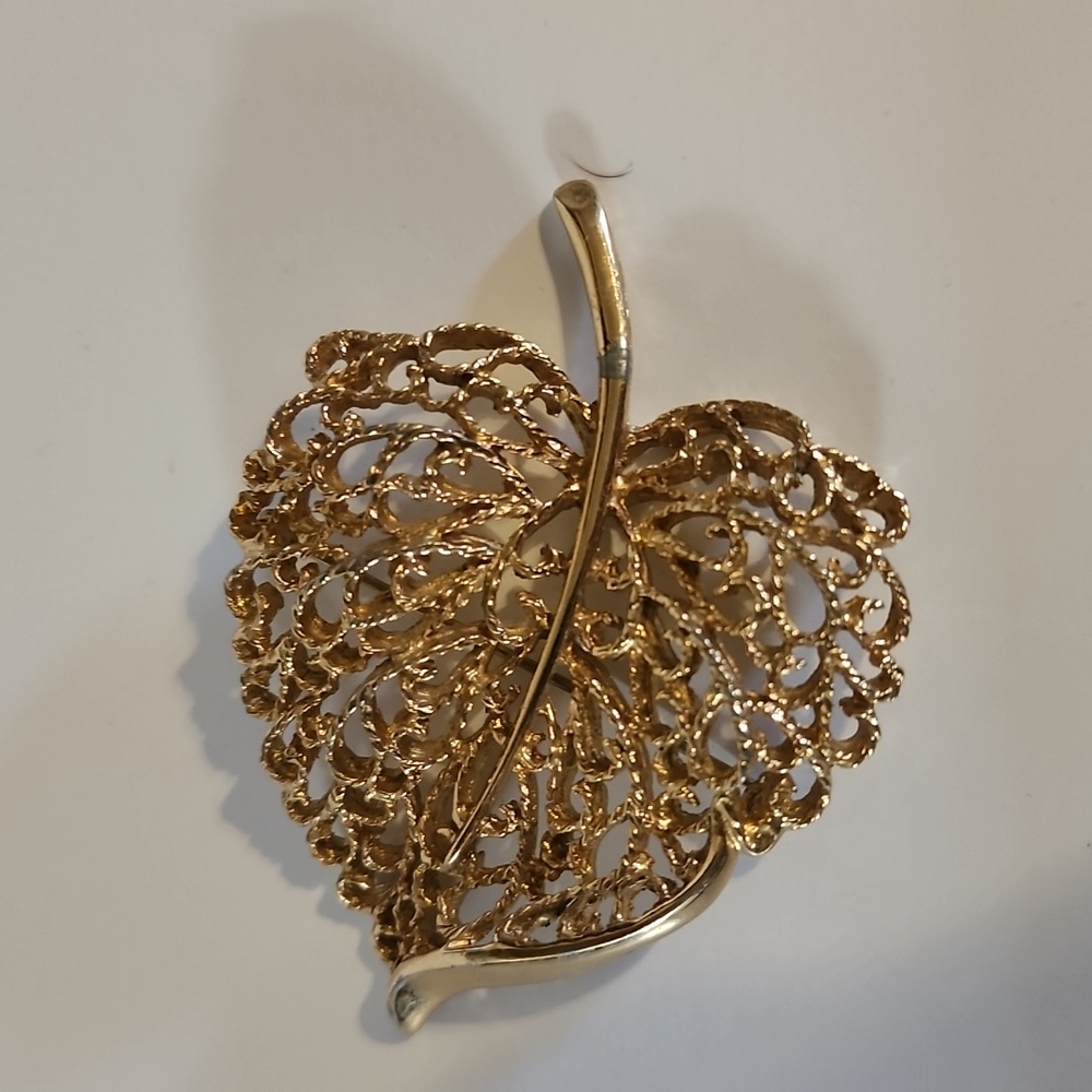 Monet broach